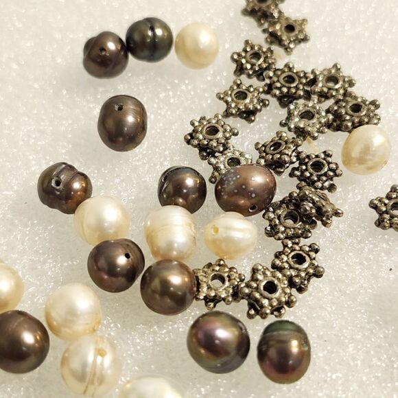 Loose Natural Fresh Water Pearls 11x Black + 11x White + 22x Silver Star Spacers - Picture 1 of 2
